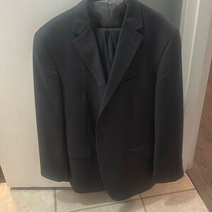 Grey Geoffrey Beene regular fit suit 42 R jacket 32/32 pants.
